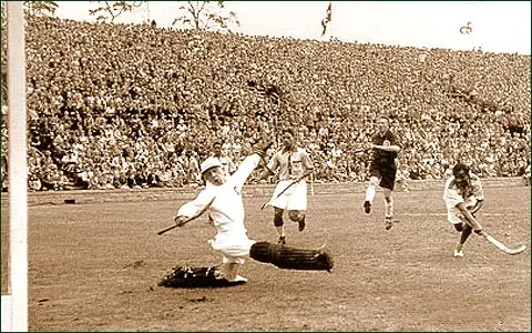 1936 बर्लिन ओलंपिक हॉकी फ़ाइनल — ध्यानचंद की कप्तानी में भारत ने जर्मनी को 8-1 से हराया; उनकी जयंती 29 अगस्त 'राष्ट्रीय खेल दिवस' है