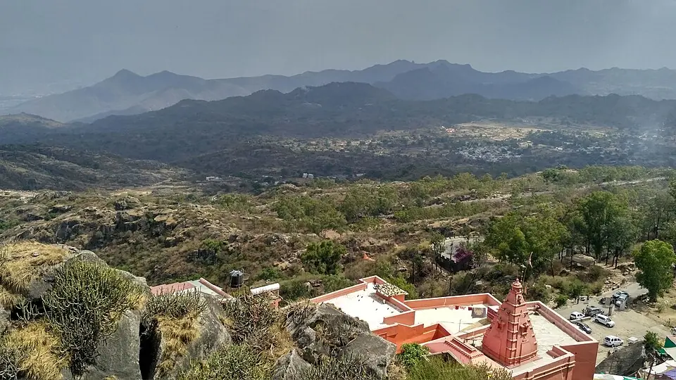 गुरुशिखर (1722 मी, माउंट आबू, सिरोही) — अरावली व राजस्थान की सर्वोच्च चोटी